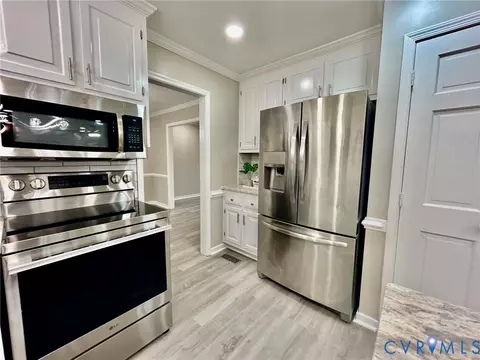 Kitchen - 1841 Featherstone Dr, Midlothian, VA 23113 photo 5 of 6