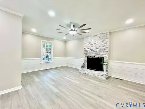 Living - 1841 Featherstone Dr, Midlothian, VA 23113 photo 6 of 9