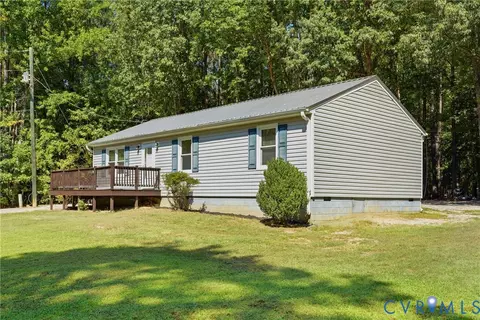 8802 King Dr, Disputanta, VA 23842