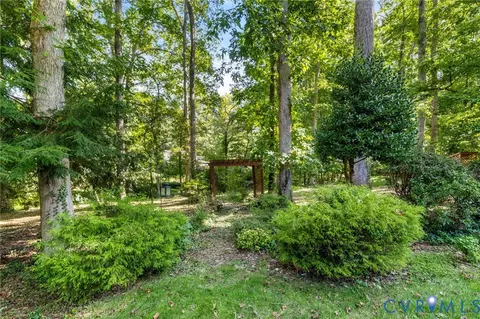 Exterior - 13411 Queensgate Rd, Midlothian, VA 23114 photo 8 of 12