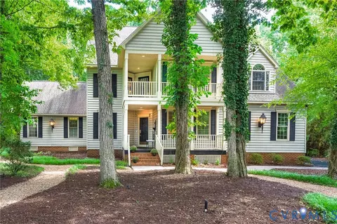 12601 Inverness Dr, Chester, VA 23836