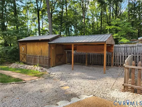 Exterior - 1706 Pulliam St, North Chesterfield, VA 23235 photo 10 of 11