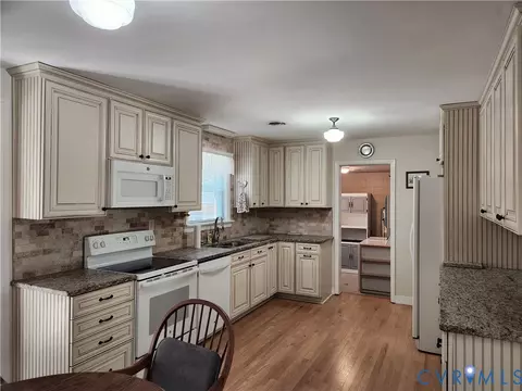 Kitchen - 1706 Pulliam St, North Chesterfield, VA 23235 photo 2 of 4