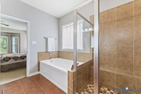 Bath - 13610 Cooks Mill Pl, Lanexa, VA 23089 photo 4 of 6