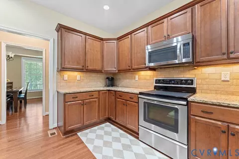 Kitchen - 13610 Cooks Mill Pl, Lanexa, VA 23089 photo 4 of 6