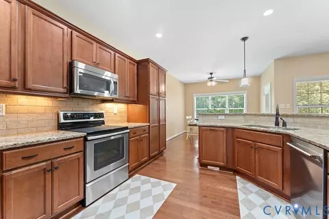 Kitchen - 13610 Cooks Mill Pl, Lanexa, VA 23089 photo 5 of 6