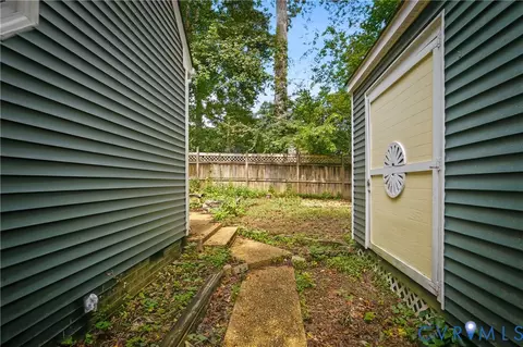 Exterior - 7224 Full Rack Dr, Midlothian, VA 23112 photo 4 of 10