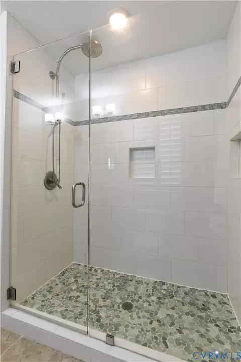 Bath - 4327 Wakefield Rd, Richmond, VA 23235 photo 2 of 4