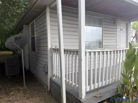 Exterior - 2419 Everett St, Richmond, VA 23224 photo 2 of 4