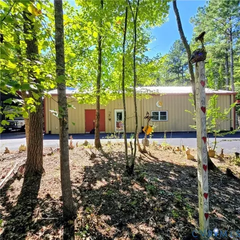 5104 Double Bridges Rd, Meherrin, VA 23954
