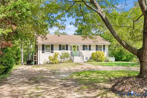 441 Knapp St, Urbanna, VA 23175