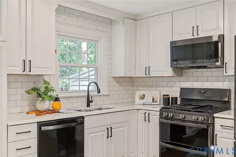 Kitchen - 2816 Skipton Rd, Richmond, VA 23225 photo 2 of 10