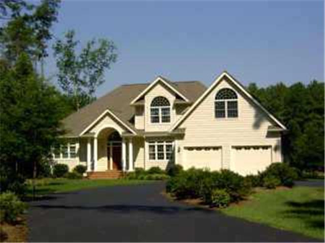 634 Lake View Dr, Hartfield, VA 23071 photo 1