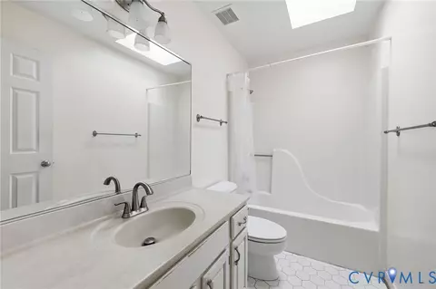 Bath - 3211 Regatta Pointe Ct, Midlothian, VA 23112 photo 3 of 3