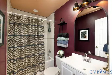 Bath - 2127 Wright Ave, Richmond, VA 23224 photo 1 of 1
