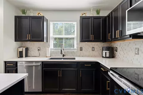 Kitchen - 7624 Lower Falls Ct, Richmond, VA 23237 photo 3 of 6