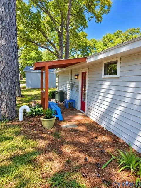 36 Beach Rd, Reedville, VA 22539