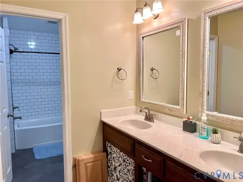 Bath - 9880 Knobs Hill Ln, Amelia Court House, VA 23002 photo 1 of 4
