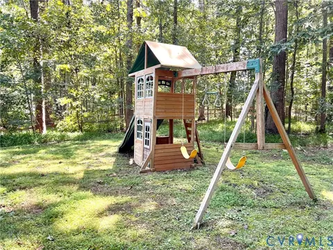 Exterior - 9880 Knobs Hill Ln, Amelia Court House, VA 23002 photo 6 of 10