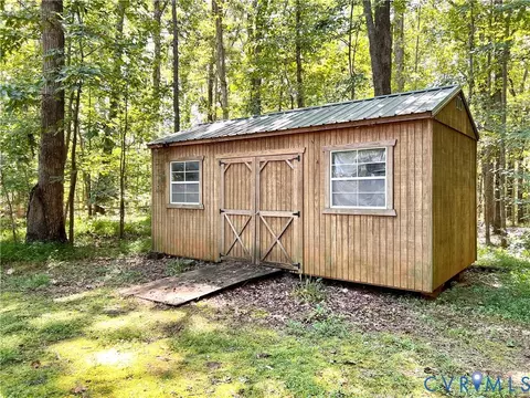 Exterior - 9880 Knobs Hill Ln, Amelia Court House, VA 23002 photo 5 of 10