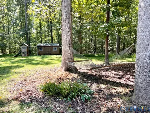 Exterior - 9880 Knobs Hill Ln, Amelia Court House, VA 23002 photo 9 of 10