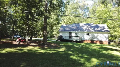 Exterior - 9880 Knobs Hill Ln, Amelia Court House, VA 23002 photo 7 of 10