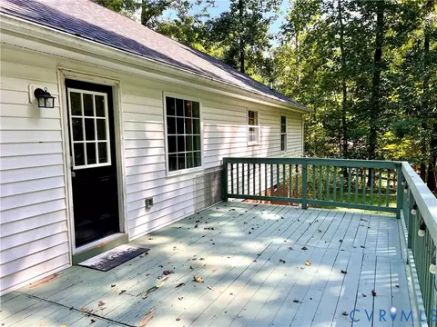 Exterior - 9880 Knobs Hill Ln, Amelia Court House, VA 23002 photo 3 of 10