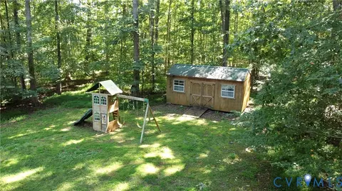 Exterior - 9880 Knobs Hill Ln, Amelia Court House, VA 23002 photo 8 of 10