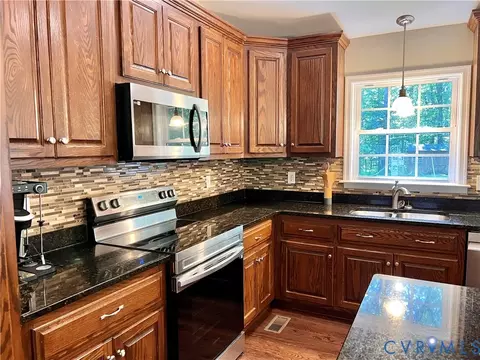 Kitchen - 9880 Knobs Hill Ln, Amelia Court House, VA 23002 photo 2 of 3