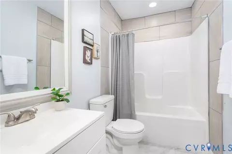 Bath - 209 E 15th St, Richmond, VA 23224 photo 3 of 3