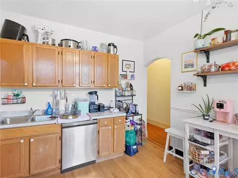 Kitchen - 30 S Davis Ave, Richmond, VA 23220 photo 3 of 5