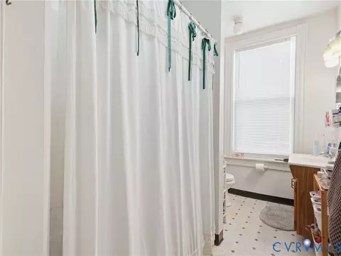 Bath - 30 S Davis Ave, Richmond, VA 23220 photo 1 of 2
