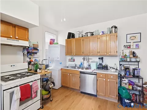 Kitchen - 30 S Davis Ave, Richmond, VA 23220 photo 2 of 5