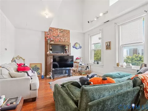 Living - 30 S Davis Ave, Richmond, VA 23220 photo 4 of 6