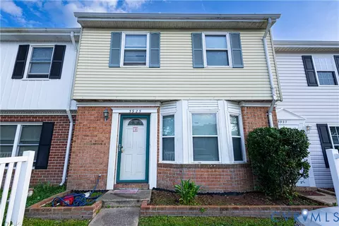 5925 Beechwalk Dr, Virginia Beach, VA 23464