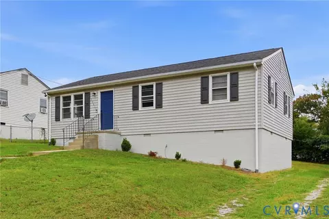 20611 Ravensbourne Dr, Petersburg, VA 23803