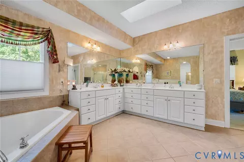 Bath - 5901 Brickshire Dr, Providence Forge, VA 23140 photo 2 of 5