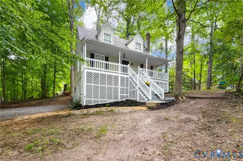 6421 Lakeshore Dr, Quinton, VA 23141