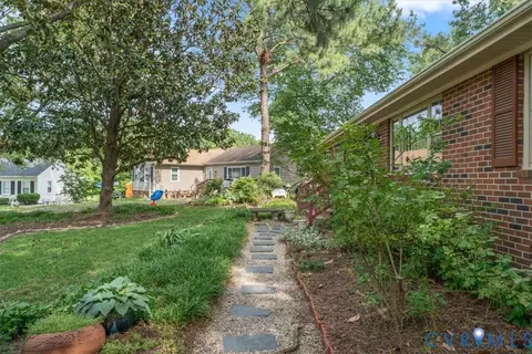 Exterior - 12203 Mckenna Cir, Midlothian, VA 23112 photo 6 of 18