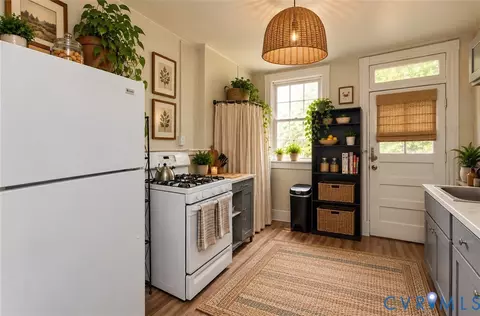 Kitchen - 1209 Wallace St, Richmond, VA 23220 photo 6 of 11