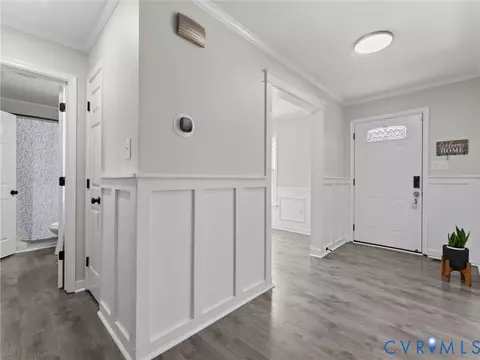 Entry Way - 5615 Chatmoss Rd, Midlothian, VA 23112 photo 4 of 9