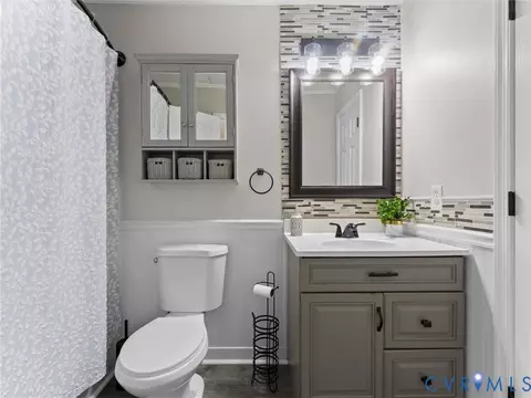 Bath - 5615 Chatmoss Rd, Midlothian, VA 23112 photo 2 of 4