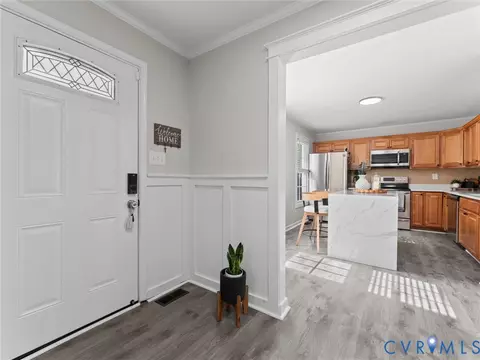Entry Way - 5615 Chatmoss Rd, Midlothian, VA 23112 photo 3 of 9