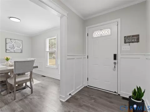 Entry Way - 5615 Chatmoss Rd, Midlothian, VA 23112 photo 2 of 9