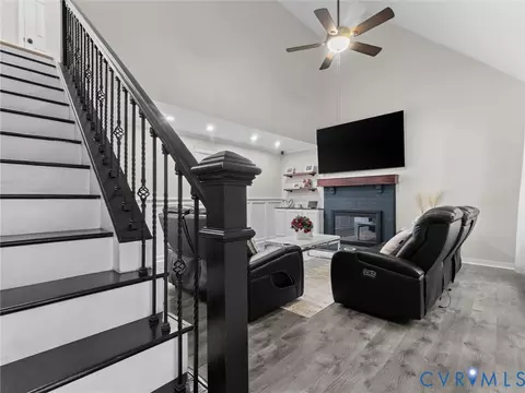 Entry Way - 5615 Chatmoss Rd, Midlothian, VA 23112 photo 6 of 9