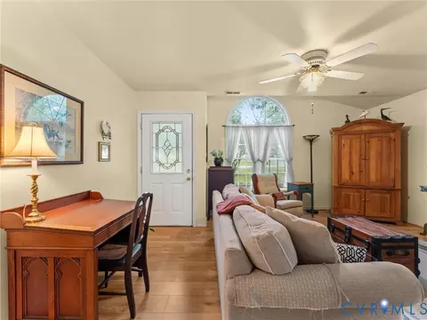 Entry Way - 3200 Terrybluff Dr, Midlothian, VA 23112 photo 1 of 2