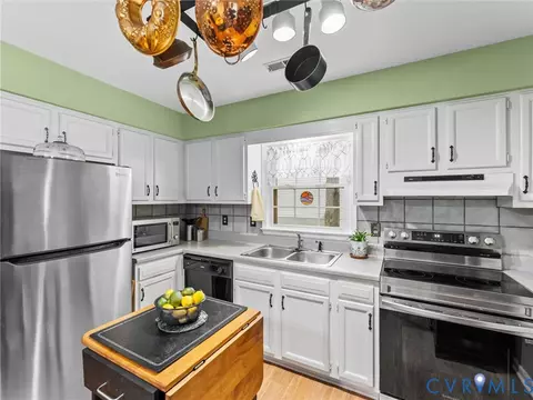 Kitchen - 3200 Terrybluff Dr, Midlothian, VA 23112 photo 4 of 4