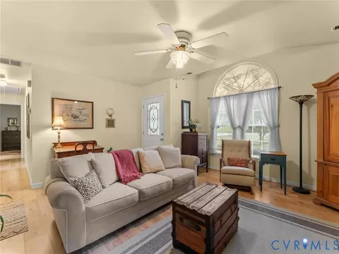 Living - 3200 Terrybluff Dr, Midlothian, VA 23112 photo 2 of 3
