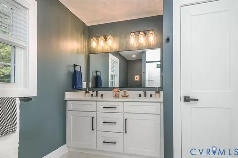 Bath - 368 Greenbriar Rd, Walkerton, VA 23177 photo 6 of 9