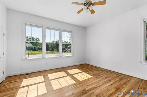 Living - 15948 Alsdell Rd, Midlothian, VA 23112 photo 3 of 3